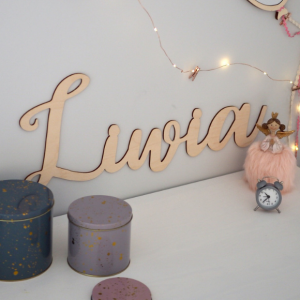Personalizowany drewniany napis z imieniem do pokoju dziecka – Cut It Now