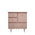 Komoda niska Babushka Różowa marki Wood Luck Design z charakterystyczną ozdobną falbanką do pokoju dziecka