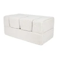 biała sofa do pokoju dziecka