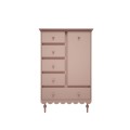 Komoda wysoka Babushka Różowa marki Wood Luck Design z charakterystyczną ozdobną falbanką do pokoju dziecka