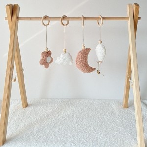 STOJAK EDUKACYJNY Z ZAWIESZKAMI BOHO - MARMYS FELT STUDIO