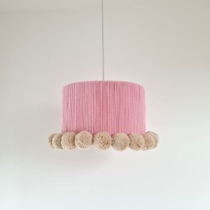 RÓŻOWA LAMPA SUFITOWA Z BEŻOWYMI POMPONAMI - MARMYS FELT STUDIO