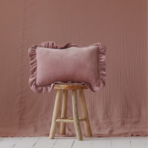 Poduszka soft velvet z falbanką jasny róż – Moi Mili