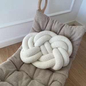PODUSZKA DEKORACYJNA TWIST MAXI BOUCLE ECRU