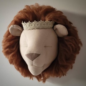 Dekoracja na ścianę do pokoju dziecka Lew beżowy z kasztanową grzywą – Love Me Decoration