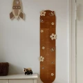 Naturalne piękno i wyjątkowy design - drewniana dekoracja do pokoju dziewczynki