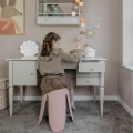 Biurko Royal Latte Bellamy do nowoczesnego pokoju dziecka