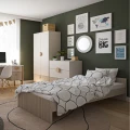 Łóżko dziecięce Loft z ryflowanym zagłówkiem i nowoczesnym designem do pokoju dziecka.