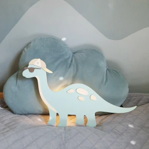 Drewniana lampka Dinozaur LED z pilotem