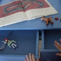 niebieskie biurko do pokoju chłopca wood luck(1).jpg