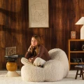 Fotel do pokoju nastolatka Cream Momo Chair z wyjątkowo miękką tkaniną Yeti