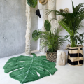 dywan liść monstery w pokoju dziecięcym w stylu urban jungle tuliroom