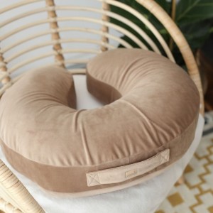 BABYLY - PODUSZKA DO KARMIENIA VELVET BEŻOWA