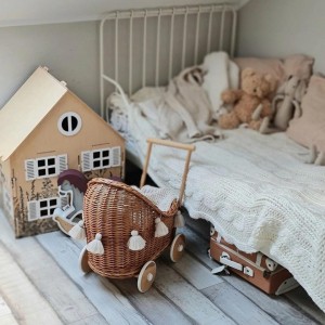 WÓZEK WIKLINOWY DLA LALEK Z POŚCIELĄ BOHO NATURALNY