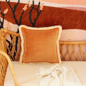 MOI MILI - SOFT VELVET PILLOW WITH FRINGE CARAMEL