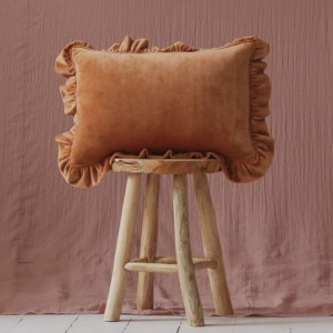 MOI MILI - SOFT VELVET PILLOW WITH FRILL CARAMEL