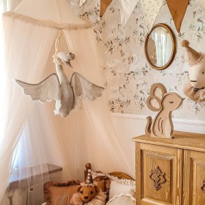 Dekoracja do pokoju dziecka Łabędź beżowy z koronką – Love Me Decoration