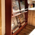 biblioteczka dla dziecka z dekorem