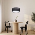 czarna lampa sufitowa