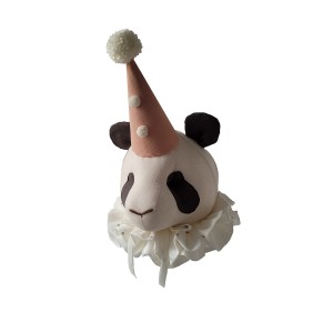Dekoracja na ścianę do pokoju dziecka Panda cielista z czapką – Love Me Decoration