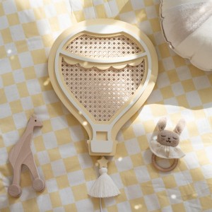 Drewniana lampka nocna balon LED z pilotem