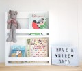 drewniana biblioteczka wisząca